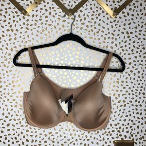 Victoria’s Secret very sexy bra 36DDD nude color